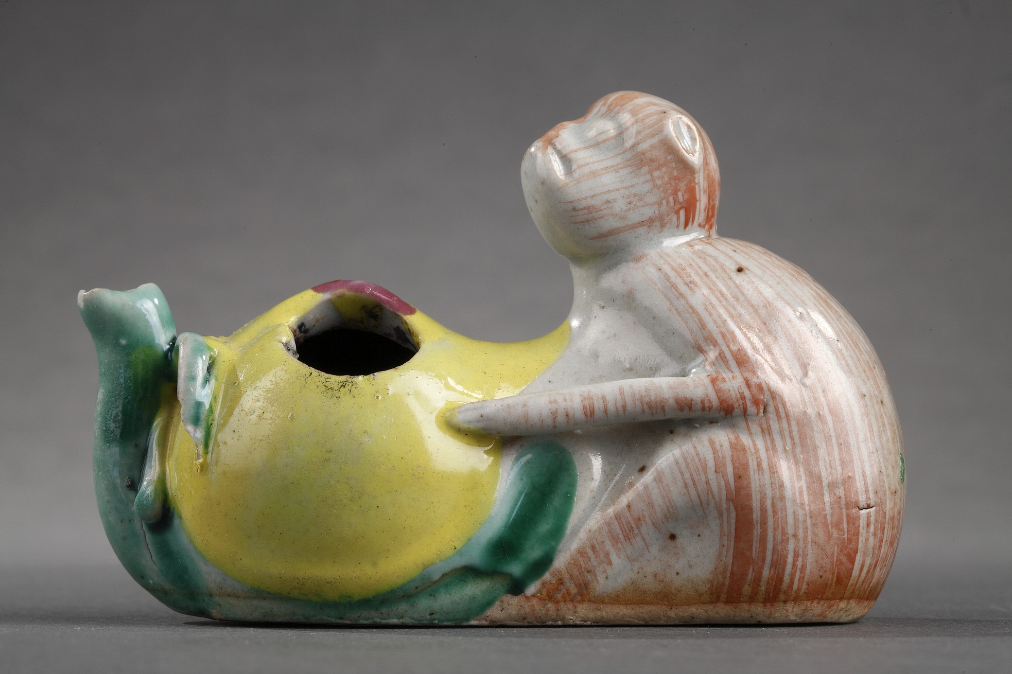 Water dropper porcelain monkey figure with longevity peach